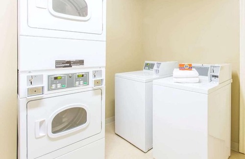 Potomac Falls Hotel | Family-Friendly Dulles Suites for Extended Stays