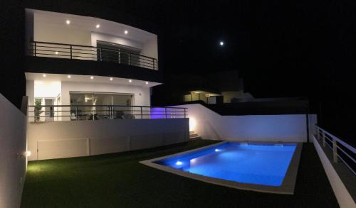 Salema House | DuMar Beachouse: Guest Rated 8.9 with Oceanfront Views