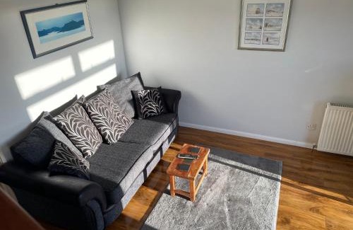Dumbarton Apartment | Outstanding Dumbarton With A View - Guest Rated 8.7/10