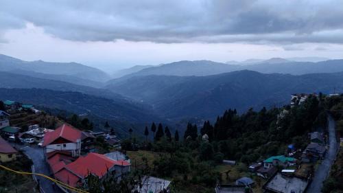 Darjeeling House | Top-Rated Dumfu Homestay: Perfect for Family Getaways