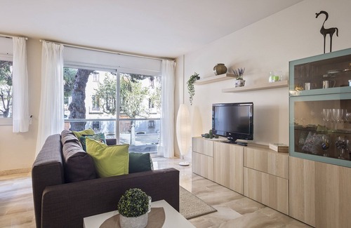 Mataro Apartment | Cozy Duna Apartment in Mataró with Spa & Family Amenities
