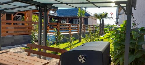 Akaszto House | Top-Rated Dunavölgyi Vendégház with Pool & Hot Tub