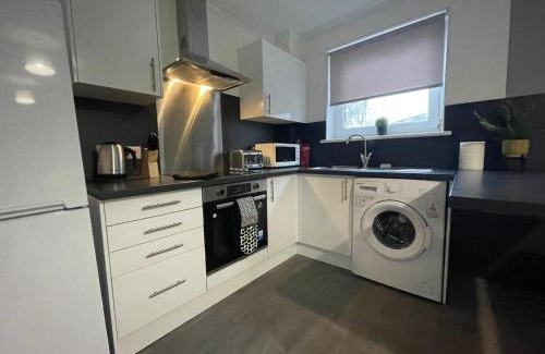 Coatbridge House | Family-Friendly Retreat at Dunbeth House - Pet Welcoming Stay