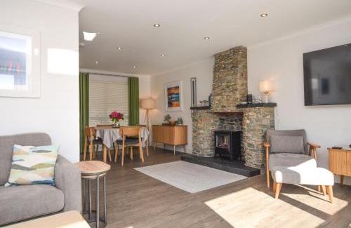 Strone House | Unforgettable Dunbheag Cottage: Ocean Views & Pet Friendly
