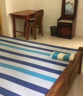 Hambantota House | Cozy Duncan Murray Villa: Family-Friendly with Breakfast