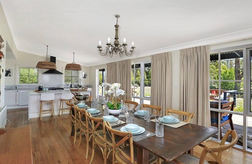 Bundanoon House | Pet-Friendly Retreat at Duncraig House with Spa & Fireplace