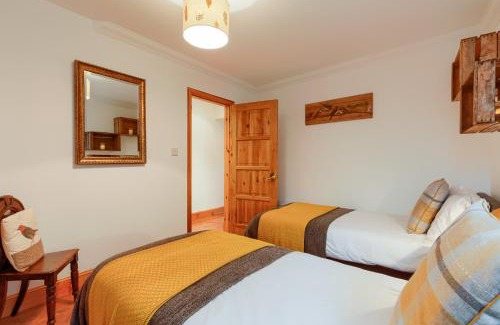 Comrie House | Unforgettable Dundas Flat: Pet-Friendly Retreat in Comrie