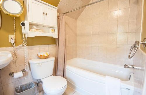 Queens Square Hotel | Discover Dundee Arms Inn: Family-Friendly Stay & Great Reviews