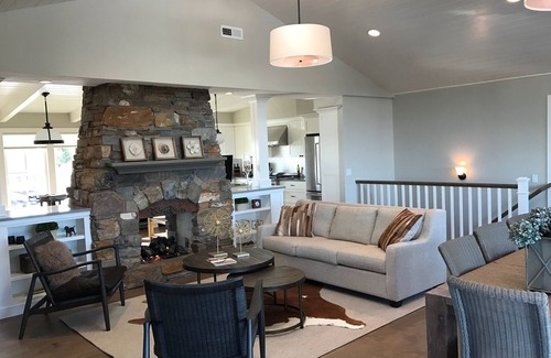 Dundee House | Discover Dundee Hills: 3 Master Suites in Wine Country