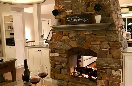 Dundee House | Discover Dundee Hills: 3 Master Suites in Wine Country