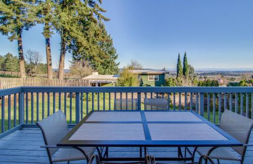 Dundee House | Discover Dundee Wine Country View: Family & Pet Friendly Stay