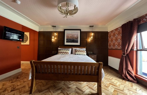 Newcastle Hotel | Discover Dundrum Inn: Family-Friendly with Dining Options