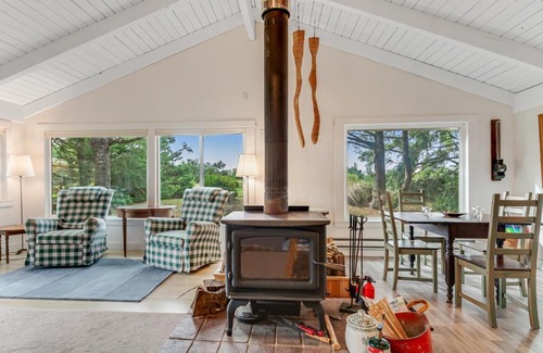 Copalis Beach House | Family-Friendly Dune Grass Cottage with Great Guest Reviews