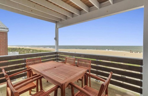 Willoughby Spit House | Relax at Dune House Beach Haven with Pet-Friendly Comfort