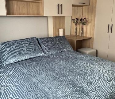 Lossiemouth Apartment | Beachside Retreat at Dune View Caravan - Guest Rated 9.6/10