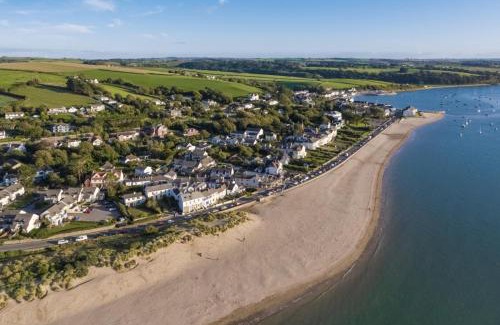 Instow House | Pet-Friendly Retreat at Dune View Instow for Families