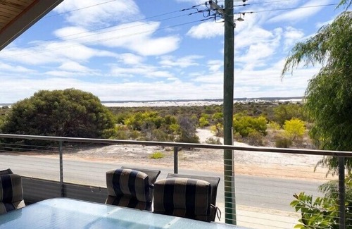Lancelin House | Pet-Friendly Dune View with Spectacular Sand Dune Vistas