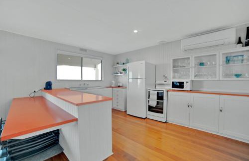 Bridport House | Beachfront Retreat with Family-Friendly Amenities