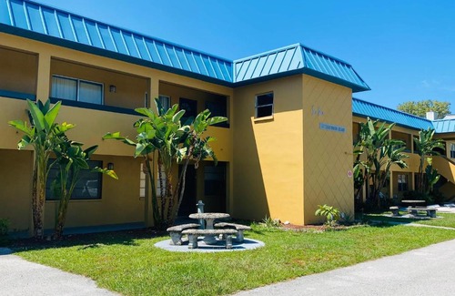 Dunedin House | Romantic Getaway at Dunedin Causeway on Caladesi Island