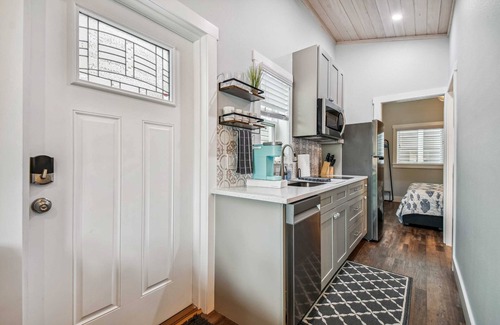 Dunedin House | Cozy Dunedin Tiny House Combo with Pool for 20 Guests