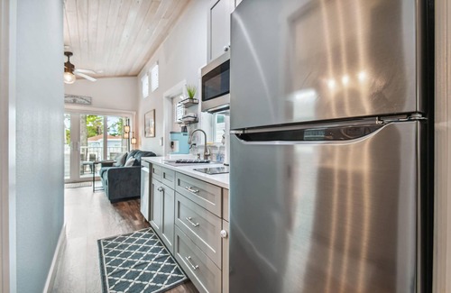 Dunedin House | Cozy Dunedin Tiny House Combo with Pool for 20 Guests