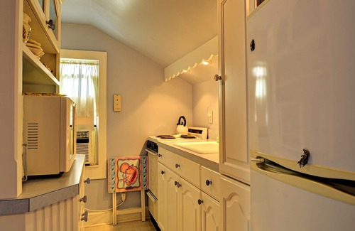 Dunedin House | Top-Rated Dunedin Waterside Cottage with Bay Views
