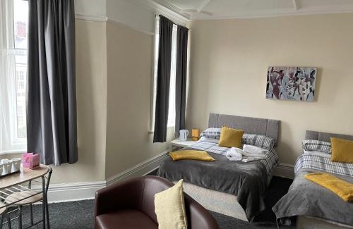 Whitley Bay Hotel | Cozy Dunes Hotel: Family-Friendly with Kitchen Amenities