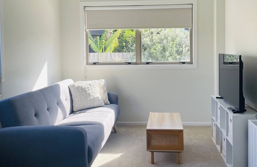 Papamoa Beach House | Dunes View - Central Papamoa, beach across the road! Pet Friendly 🐶