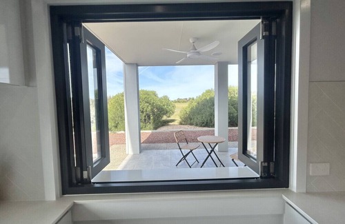 Port Hughes House | Dunes View - Designer Home with Golf Course Frontage