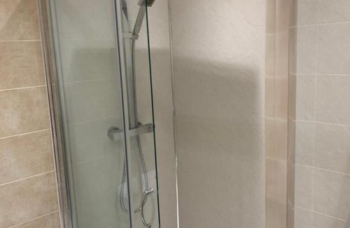 Dunfermline Apartment | Convenient Dunfermline GF Flat Near Train Station & Shops