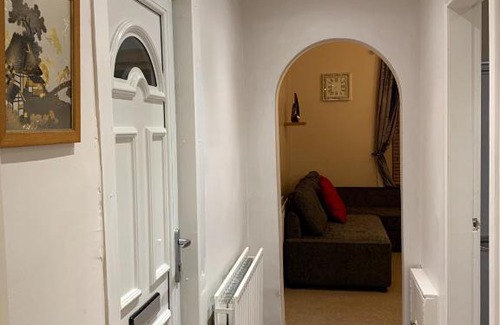 Dunfermline Apartment | Convenient Dunfermline GF Flat Near Train Station & Shops