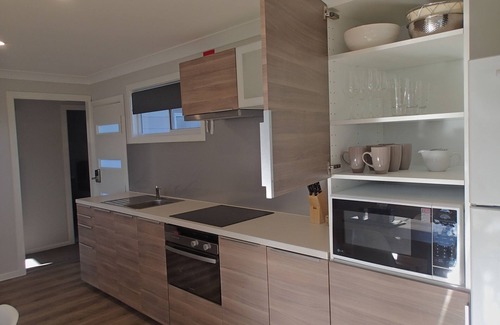 Erowal Bay Apartment | Inviting Dungowan Waterfront Apartments with Lake View Amenities