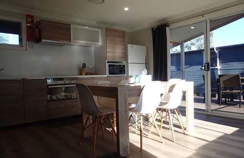 Erowal Bay Apartment | Inviting Dungowan Waterfront Apartments with Lake View Amenities