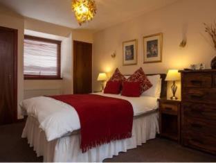 South Galson Bed & Breakfast | Discover Dunhallin House: 4-Star Gem with Breakfast
