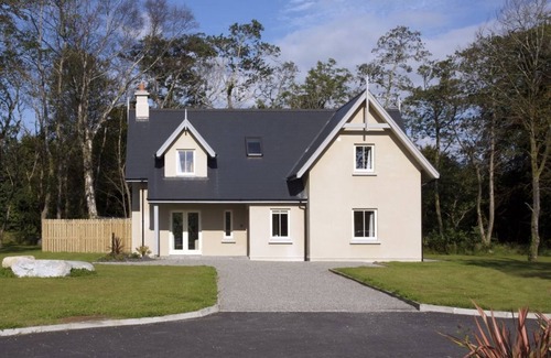 Kenmare Apartment | Discover Dunkerron Woods: Family-Friendly Retreat with Kitchen
