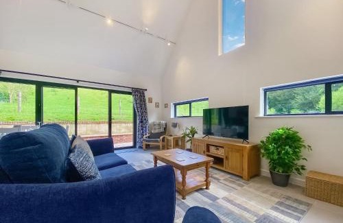Farley House | Family-Friendly Retreat at Dunley Barn for Memorable Stays