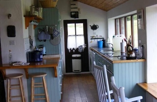 Ardnatrush Cottage | Ideal Dunmanus Pier Cottage: Family & Pet-Friendly Retreat