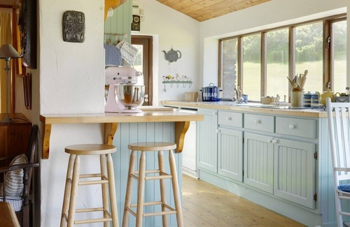 Ardnatrush Cottage | Ideal Dunmanus Pier Cottage: Family & Pet-Friendly Retreat