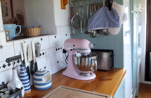 Ardnatrush Cottage | Ideal Dunmanus Pier Cottage: Family & Pet-Friendly Retreat