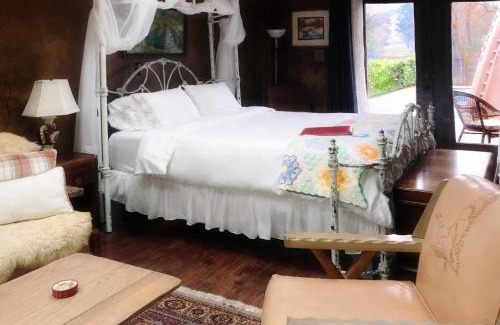 Grants Pass Apartment | Discover DunMovin’ Oregon: Oceanfront Retreat for Everyone