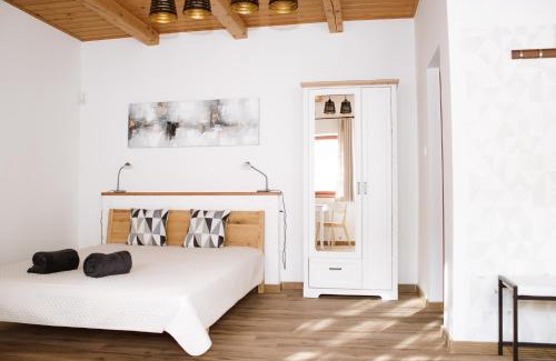 Nagymaros House | Oceanfront Dunna Vendégház - Guest Rated 9.7/10