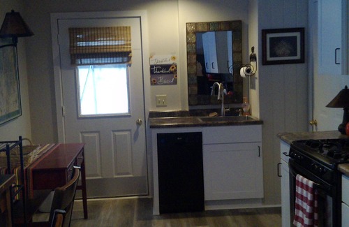 Maple City Apartment | Delightful Dunneden Carriage House with Ocean View & Pool