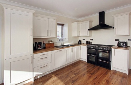 Lewis and Harris Cottage | Family-Friendly Dunraven with Cozy Open Fire in Stornoway