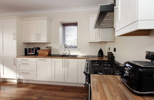 Lewis and Harris Cottage | Family-Friendly Dunraven with Cozy Open Fire in Stornoway