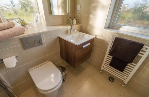 Fintry Bed & Breakfast | Discover Dunroamin: Top-Rated Hotel with Family Amenities