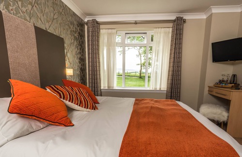 Fintry Bed & Breakfast | Discover Dunroamin: Top-Rated Hotel with Family Amenities