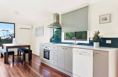 Beaumont House | Unforgettable Dunrose Cottage with Breathtaking Mountain Views