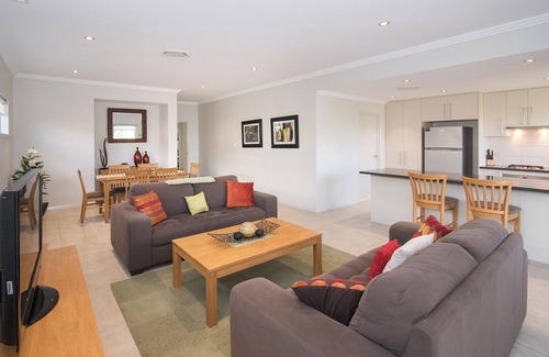 Dunsborough House | Exceptional Stay at Dunsborough Lakes Escape - Family Friendly