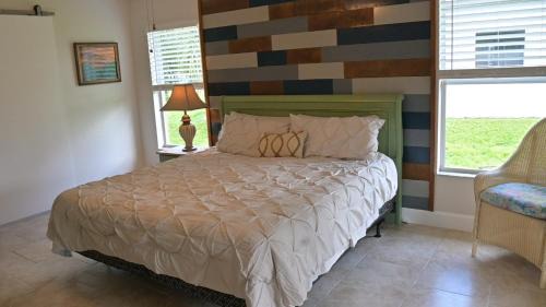 North Port House | Discover Dunsmuir House - A Unique Getaway Awaits