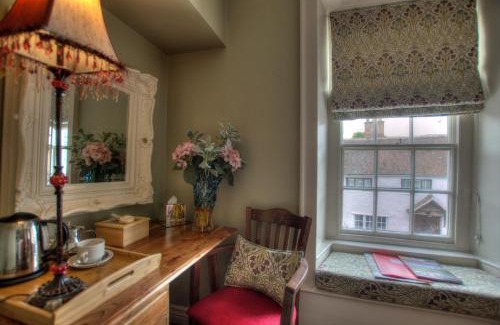 Dunster Hotel | Cozy Dunster Castle Hotel with Ocean Views and Breakfast
